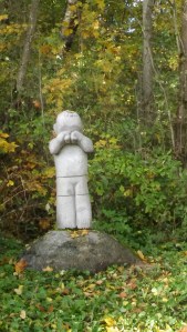 Vyrai nelinkę rodyti emocijų. D. Janavičienės nuotr. (skulptūra prie Vilnojos ežero)